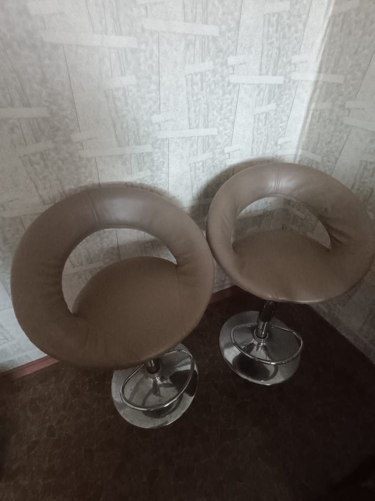 Продам столик, стулья, коляску и новую кроватку