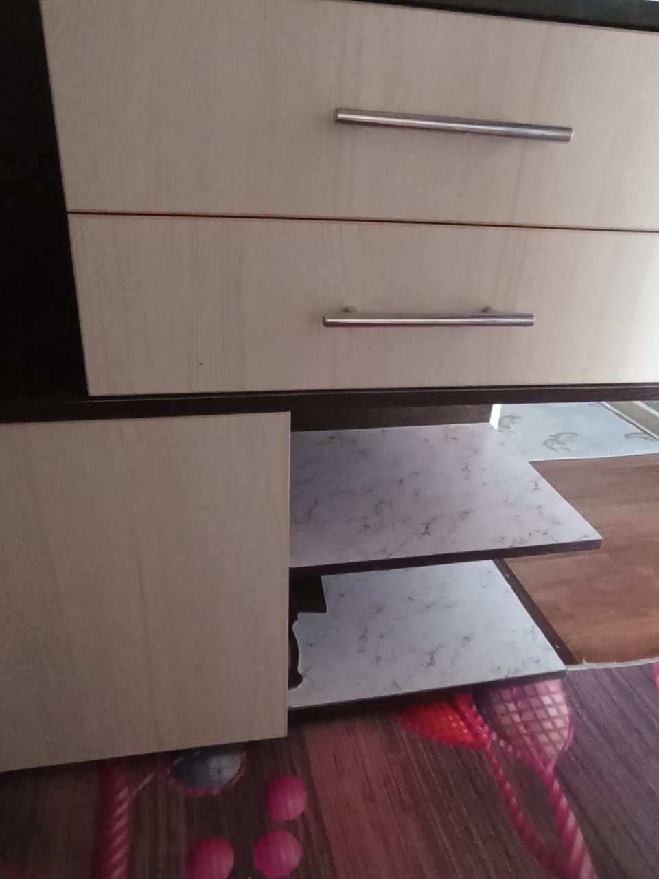 Прихожую шкаф срочно продам