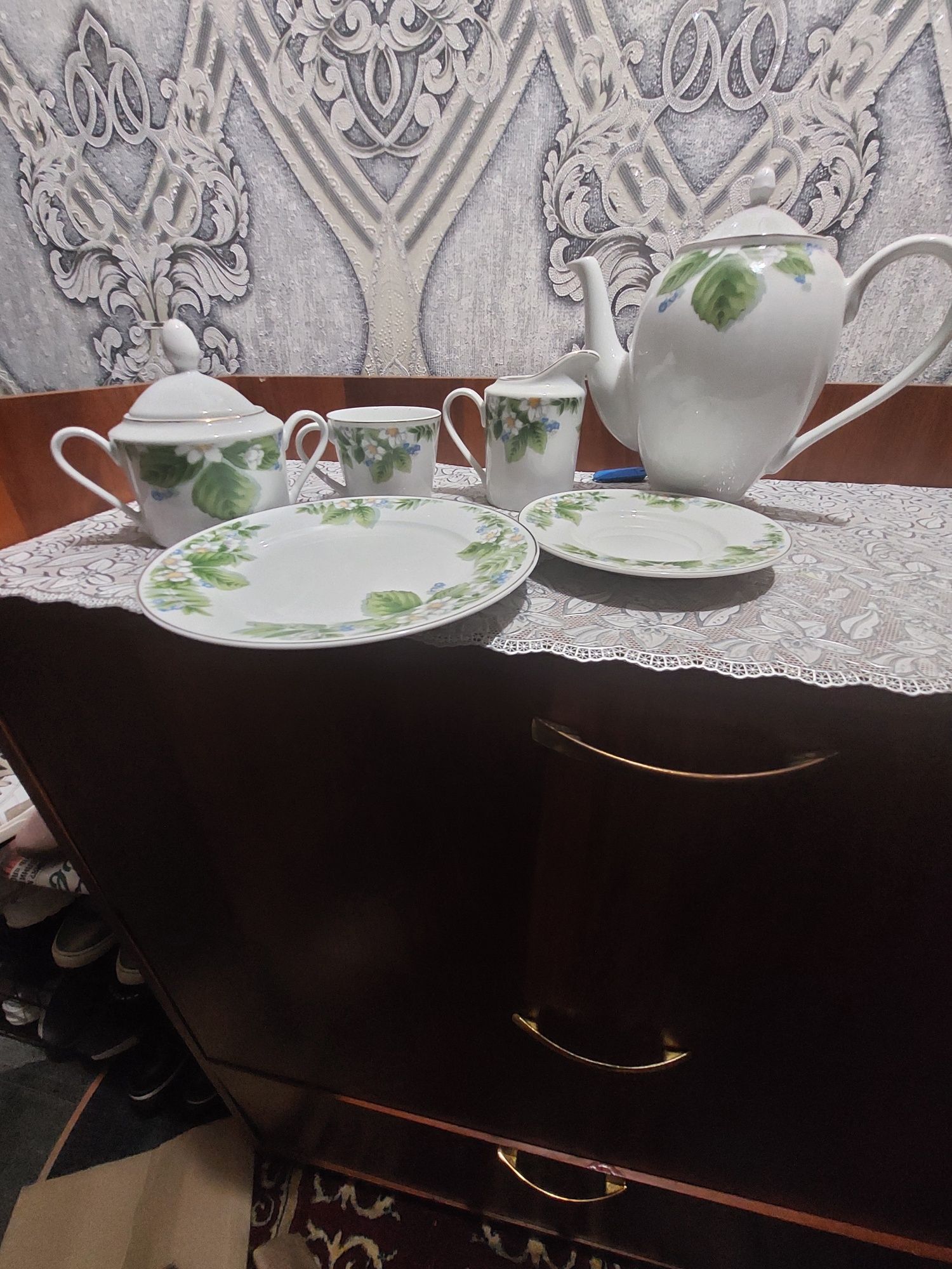 Продаю красивый, новый ,чайный сервиз
