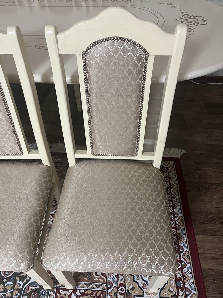 Стол для гостиной