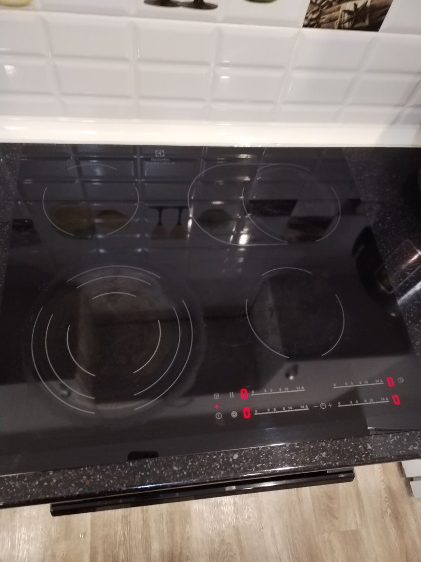 Продам варочную поверхность и духовой шкаф Electrolux комплект