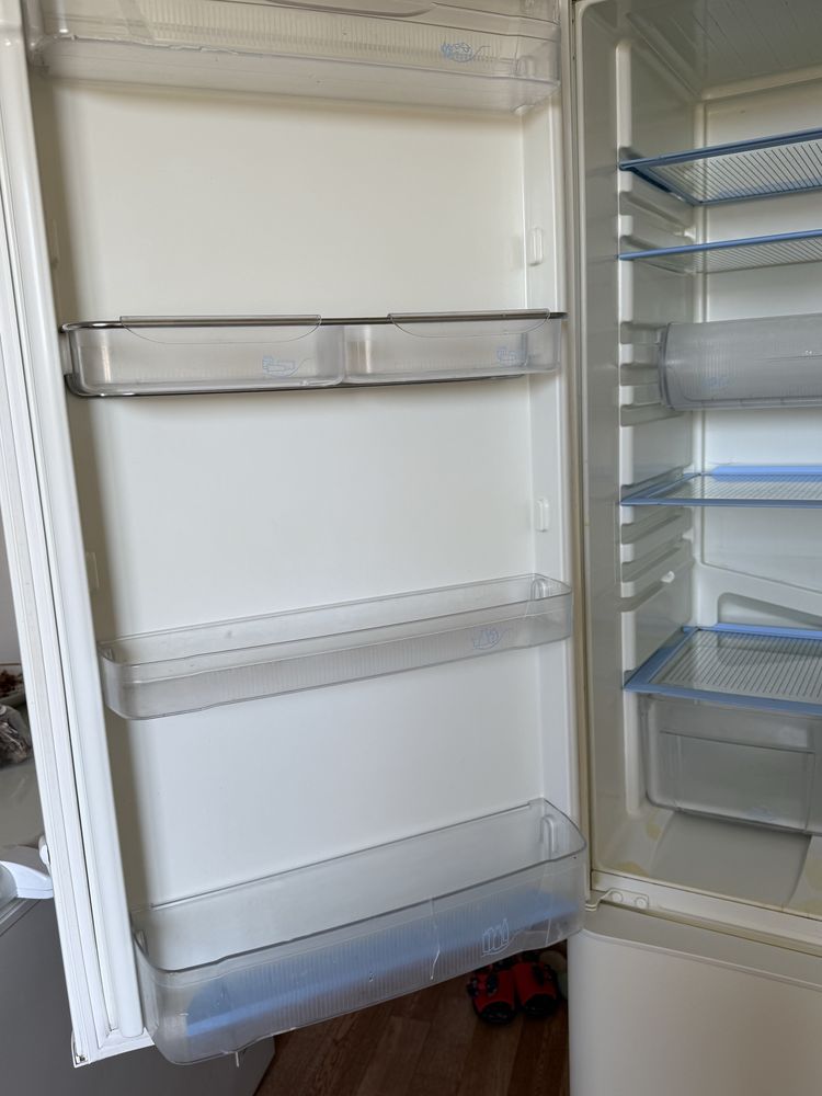 Холодильник INDESIT