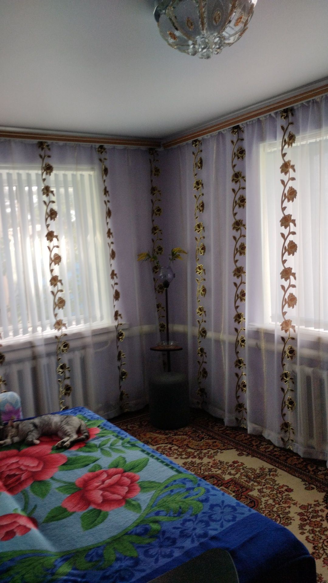 Продам 1/2 в 2х КВ.доме