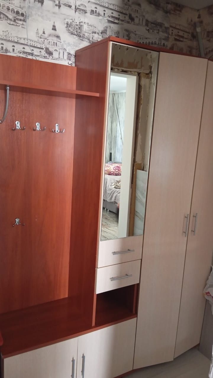 Продам   прихожую