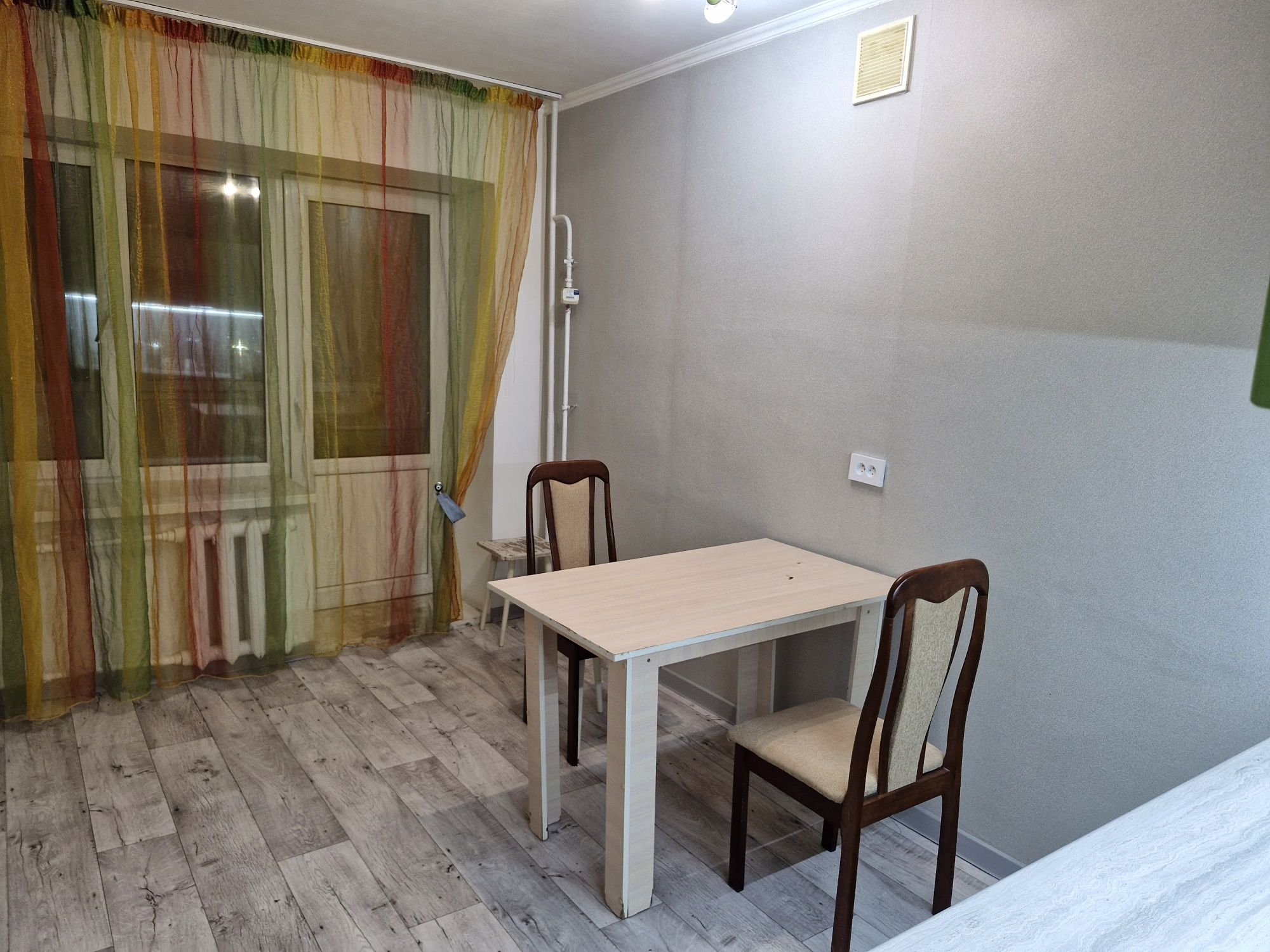 Сдам 1-ком квартиру в 4 мкр . Свежий ремонт,  чисто, тепло , уютно.