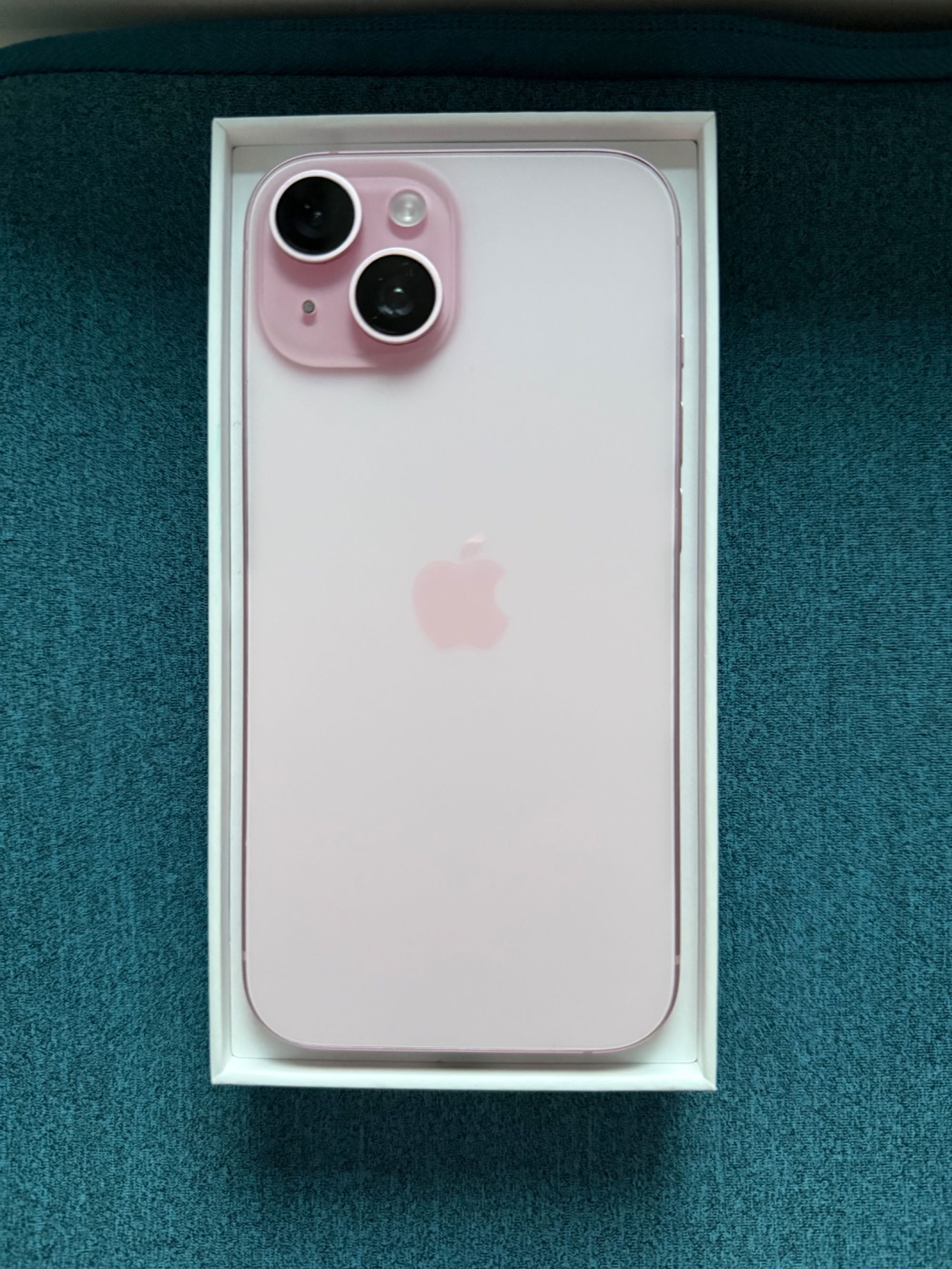 Apple iPhone 15 128Gb Dual Sim розовый