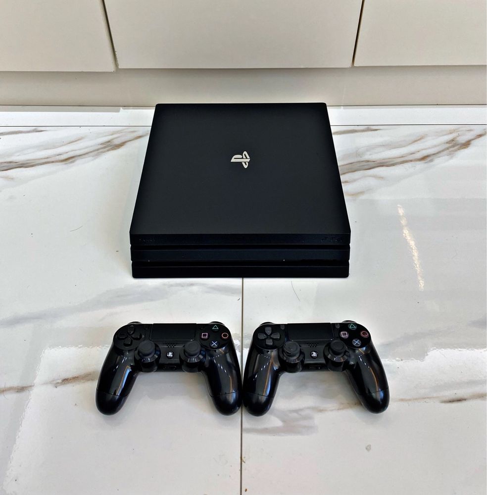 Playstation 4 PRO память 1ТВ идеальноо