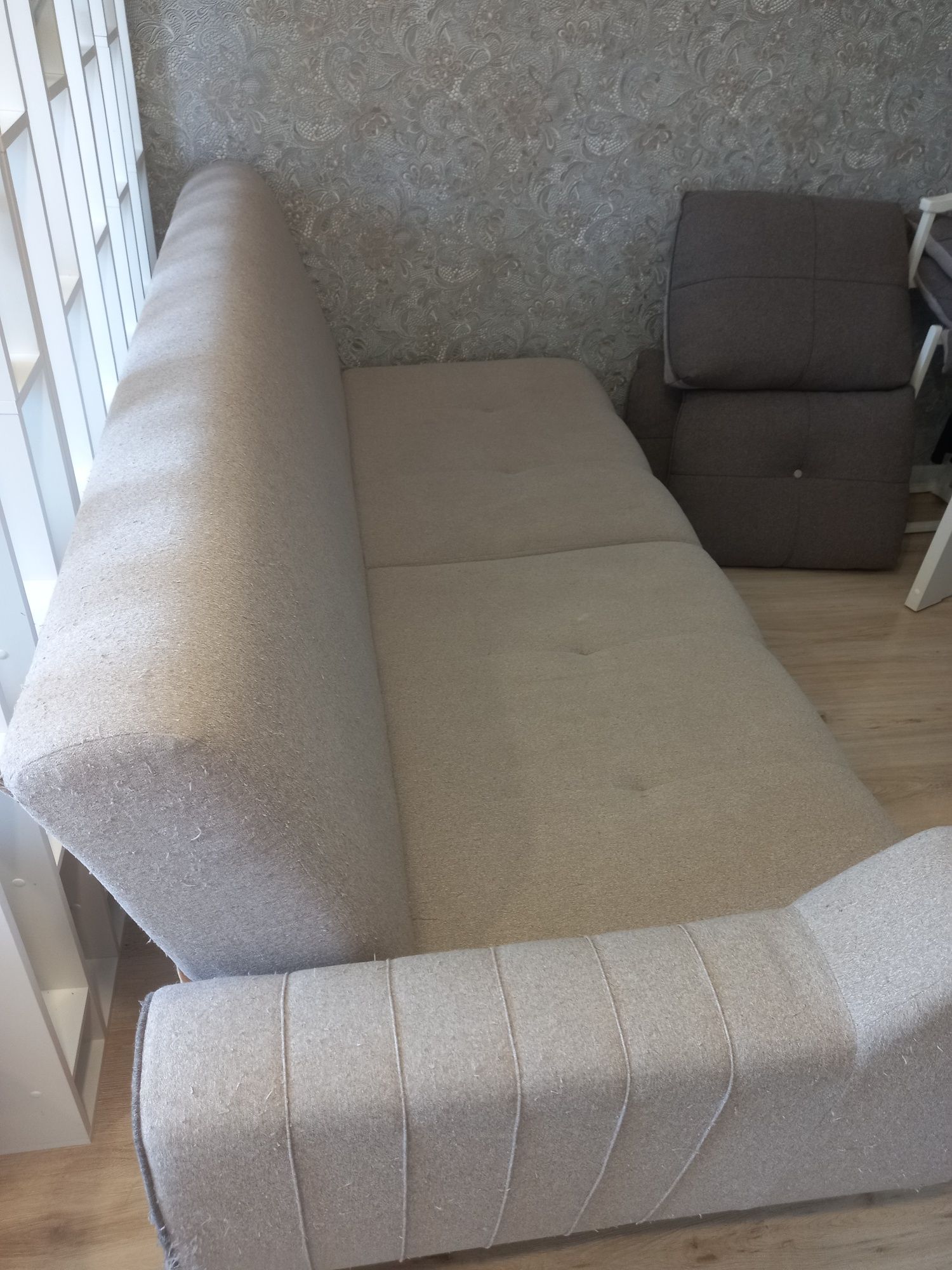 Продам раскладной Диван с подушками!