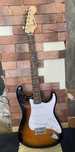 Электрогитара Squier с полным комплектом
