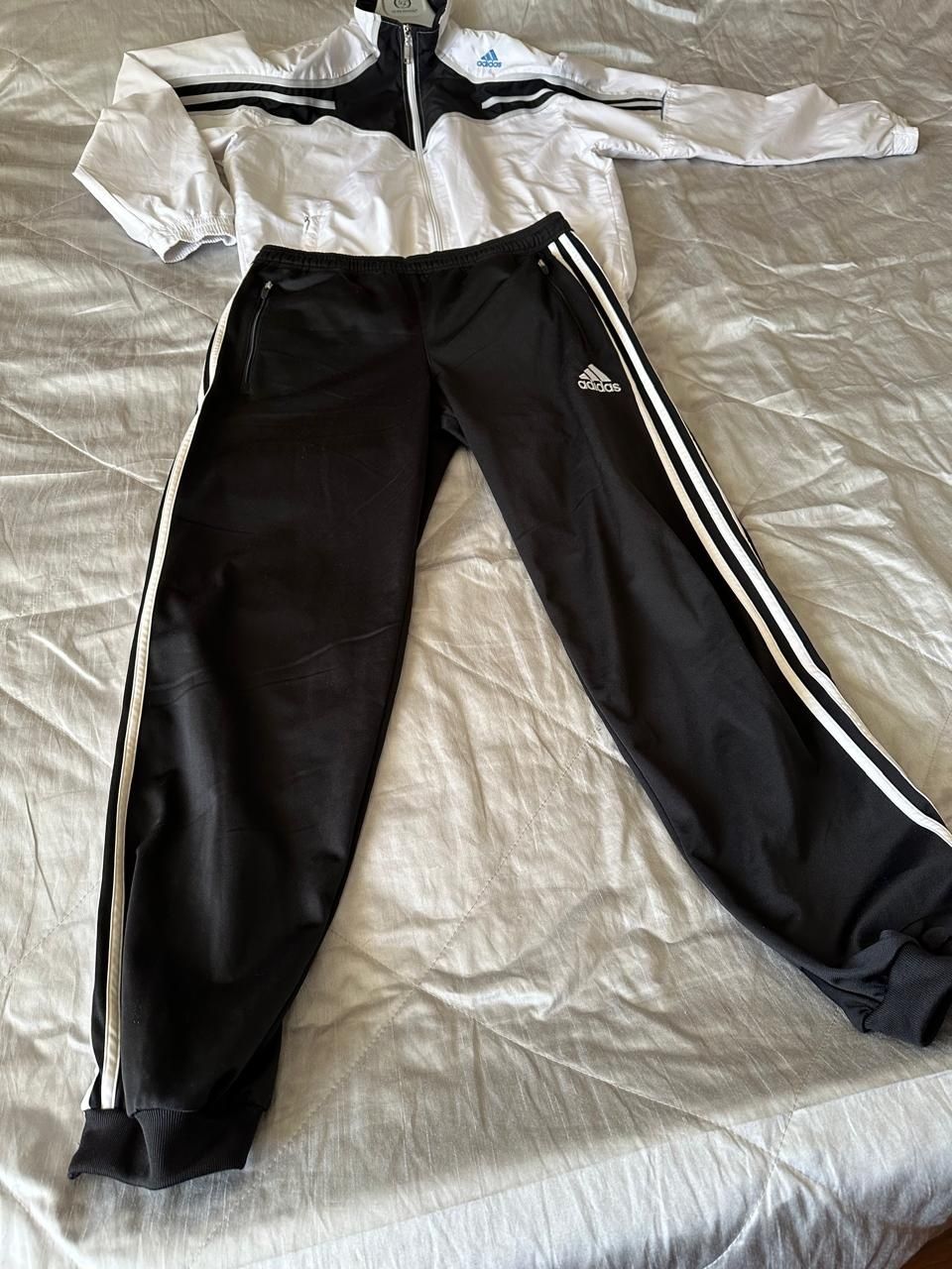 Продам спортивные костюмы