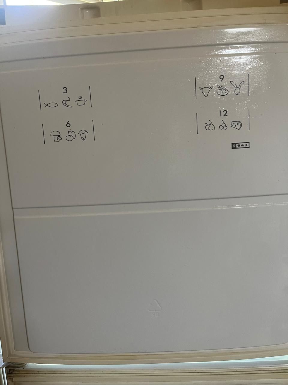 Холодильник Ariston