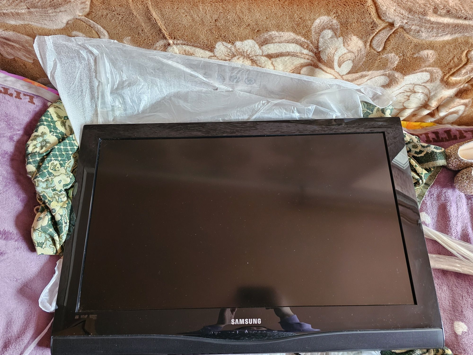 Продам телевизор 82 см