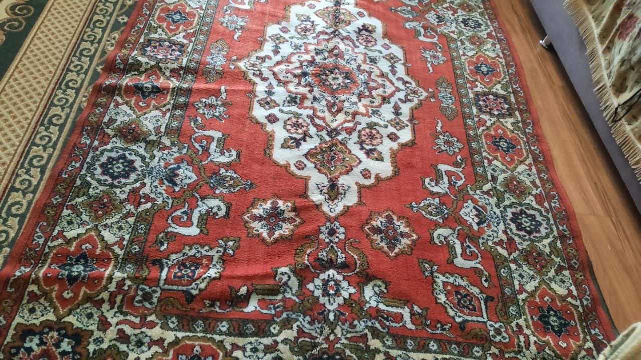 Ковры  шерстяные,плотный,1.5на2.3