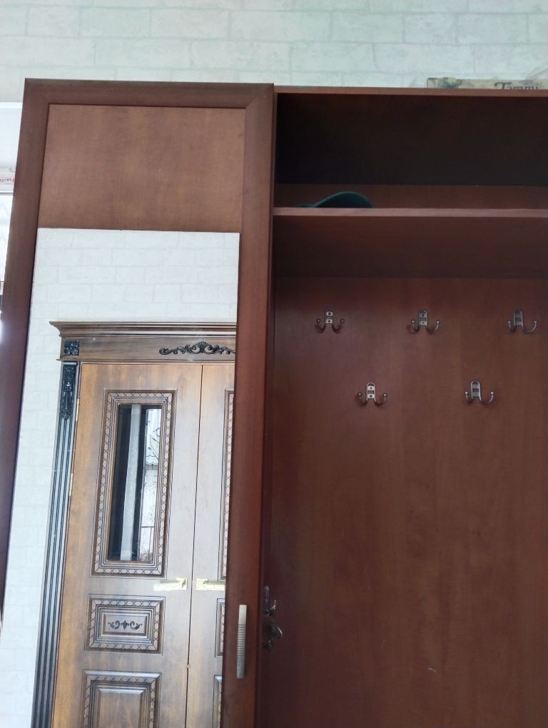 Срочно продаю б/у шкаф в прихожую за 15 тыс тенге
