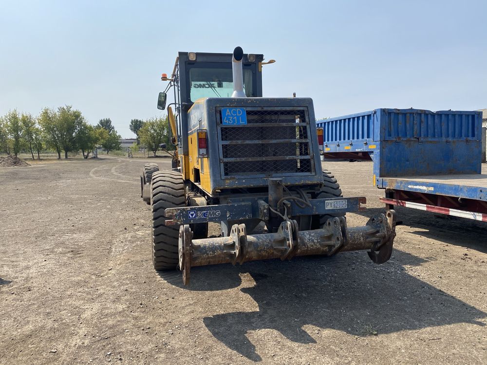 Автогрейдер XCMG