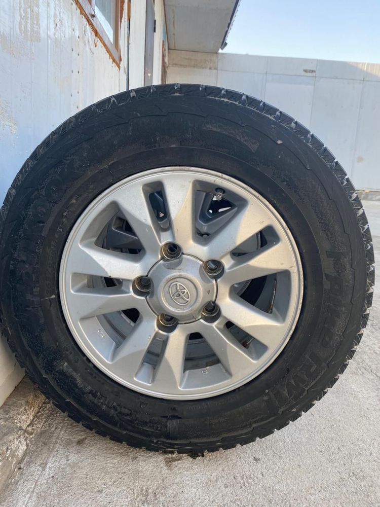 Продам автошины на лендкрузер100