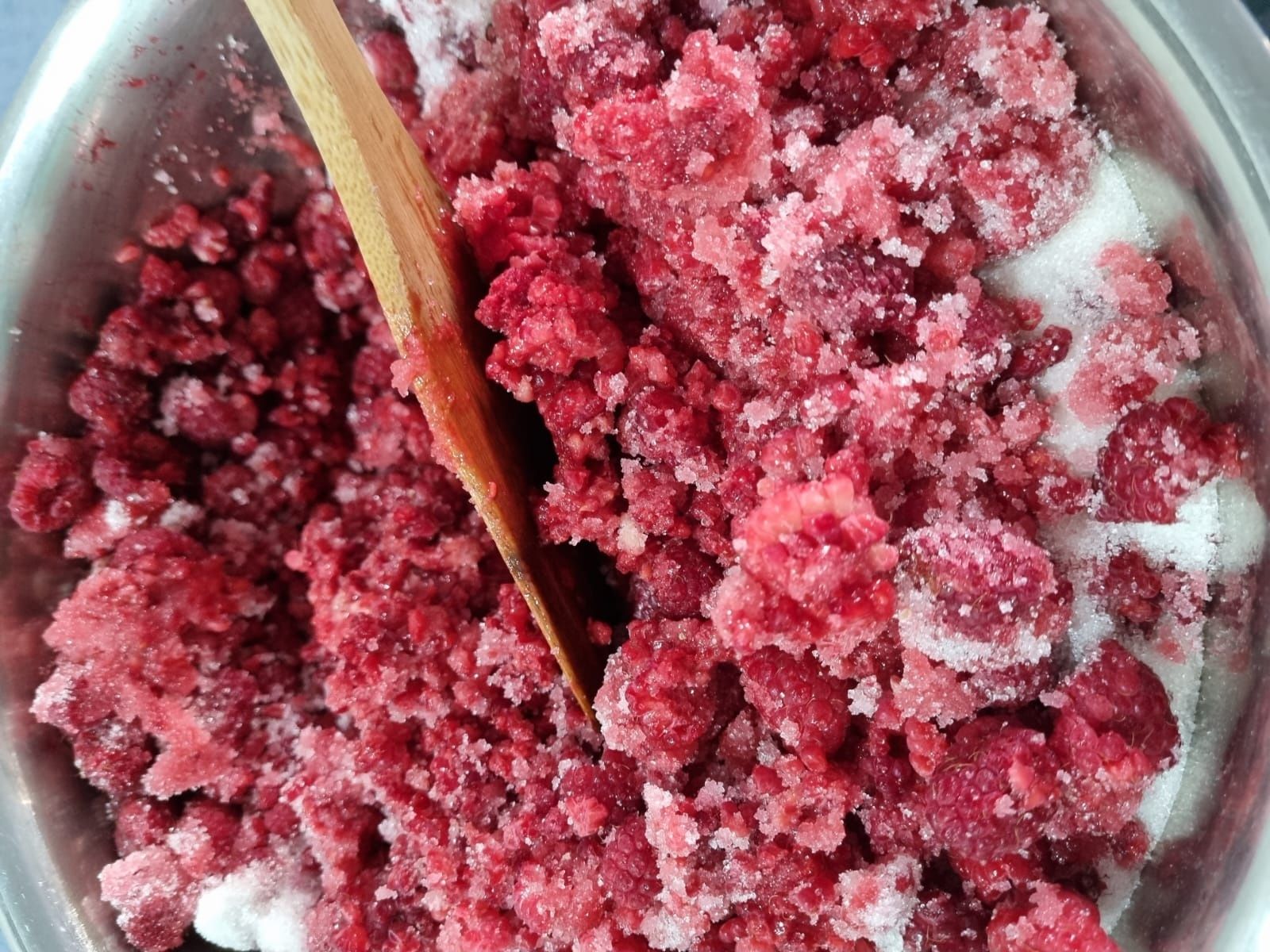 Перетертая малина, клубника, смородина