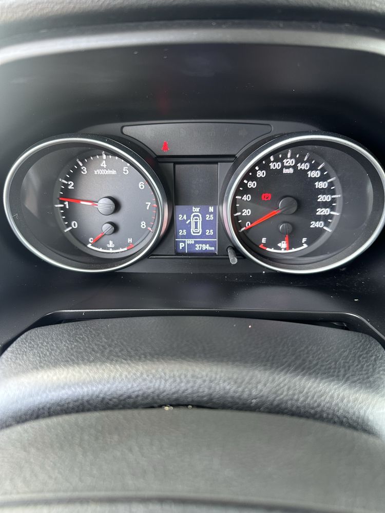 Haval M6 - 2024 года - серебристый кроссовер.