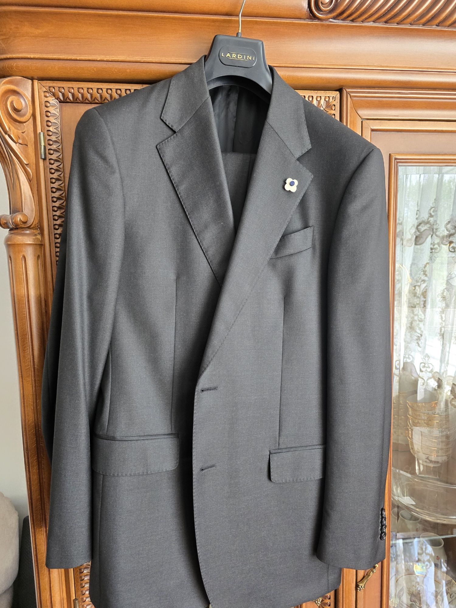 Мужской костюм Lardini Италия