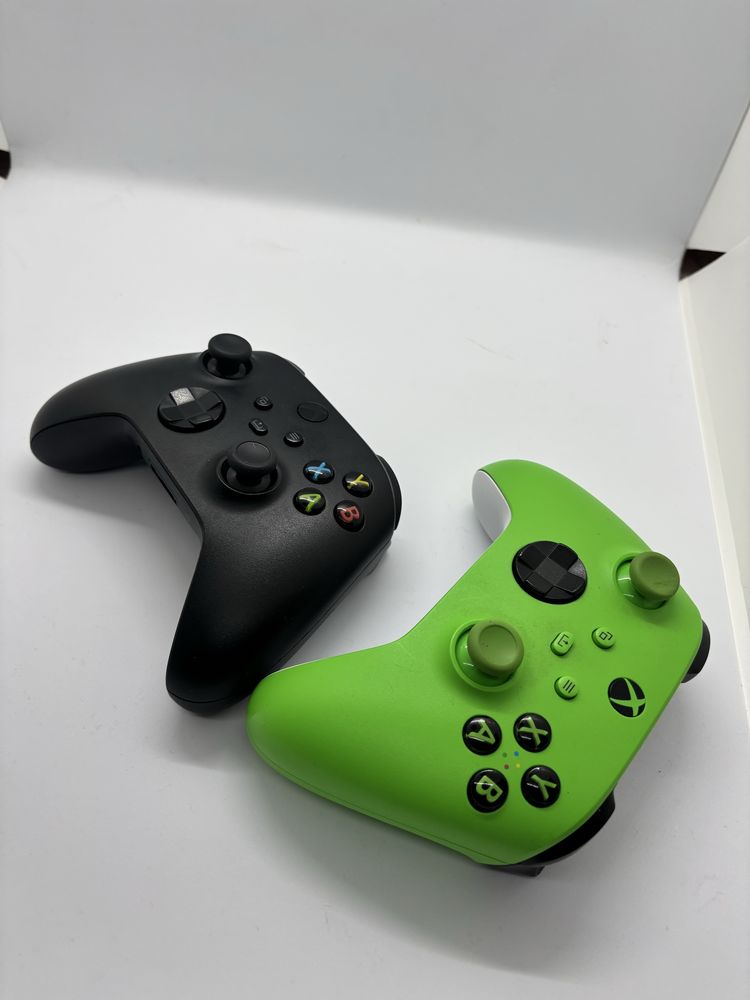 Xbox Series X 1Tb + 2 геймпада