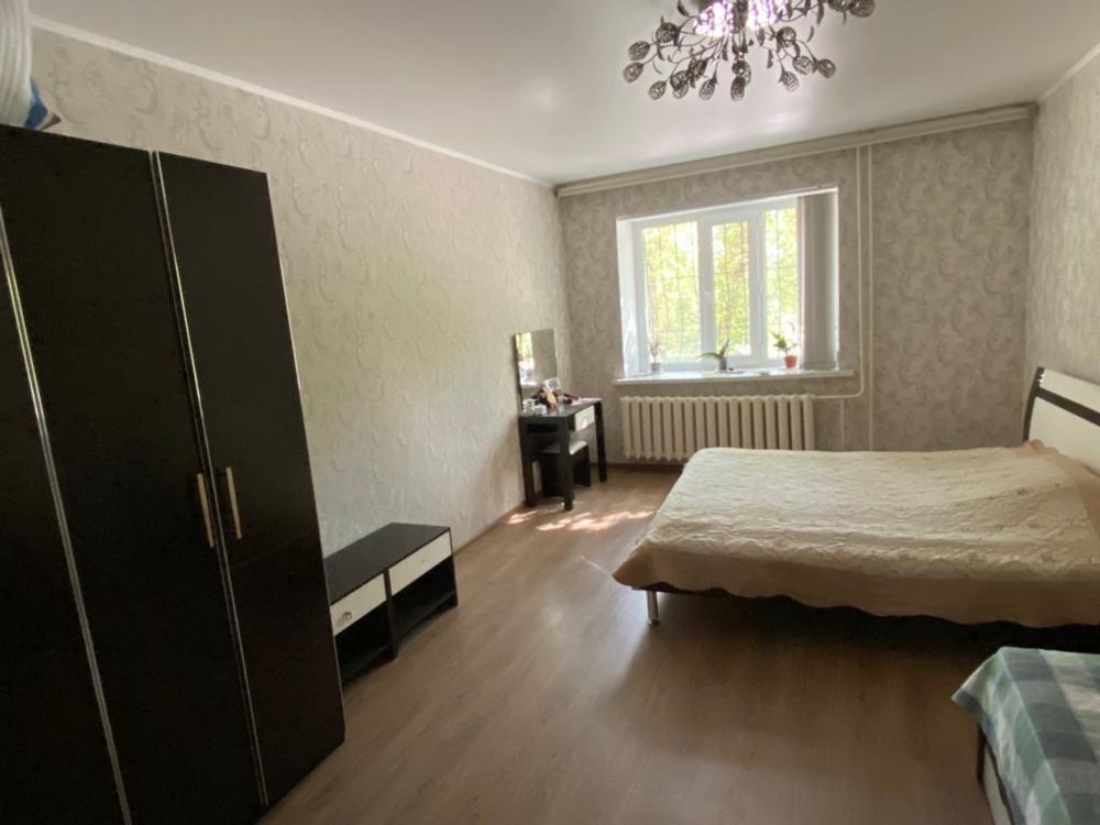 Продаётся спальная комната шкаф, кровать стол с зеркалом плюс пуфик