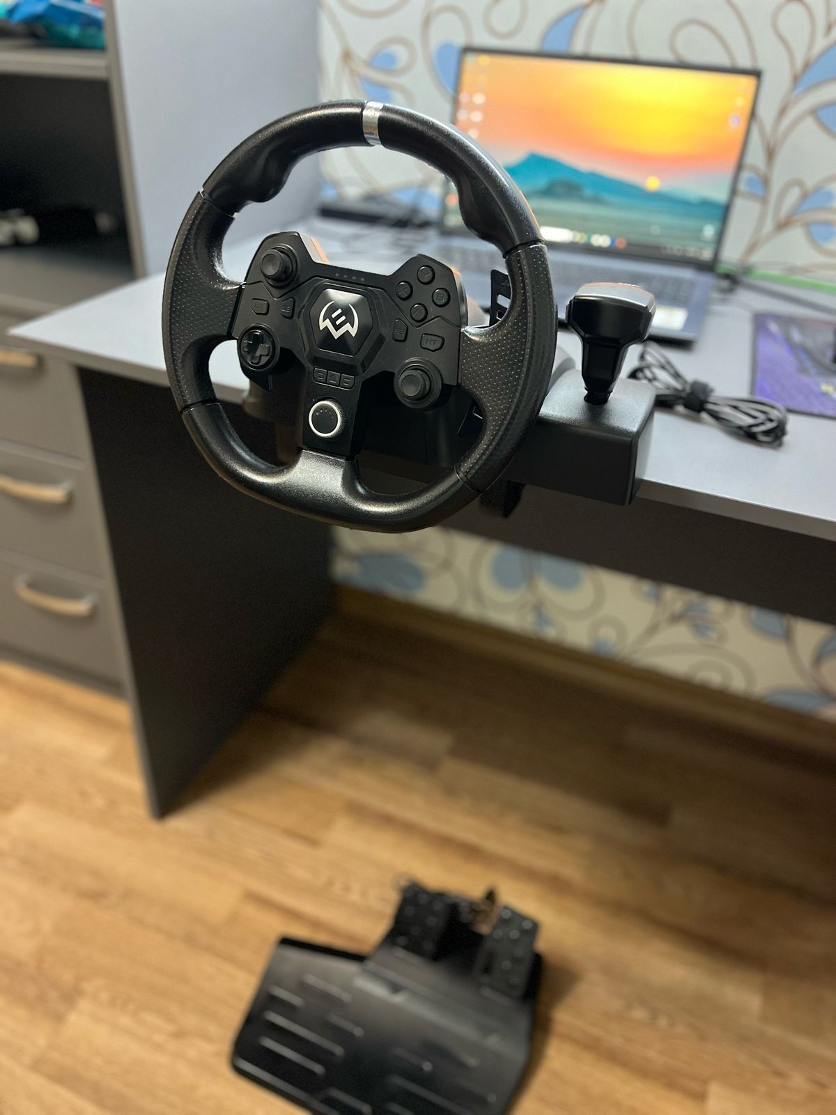Продам игровой руль sven gc-w900