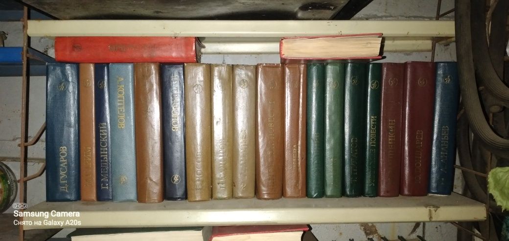 Продам книги художественную литературу