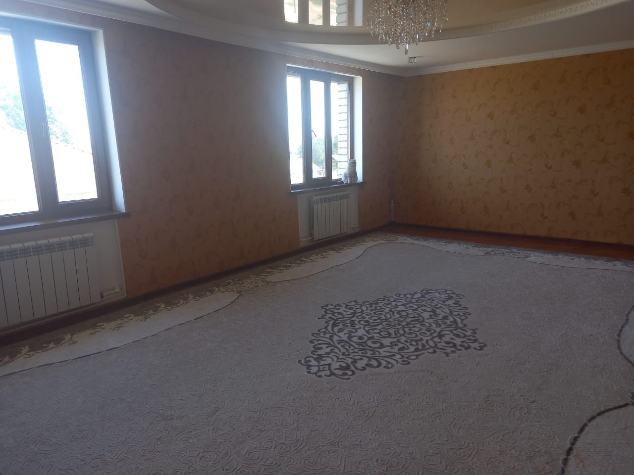 Акжар2 үй сатылады екі қабаттан тұрады. 6 бөлмелі.