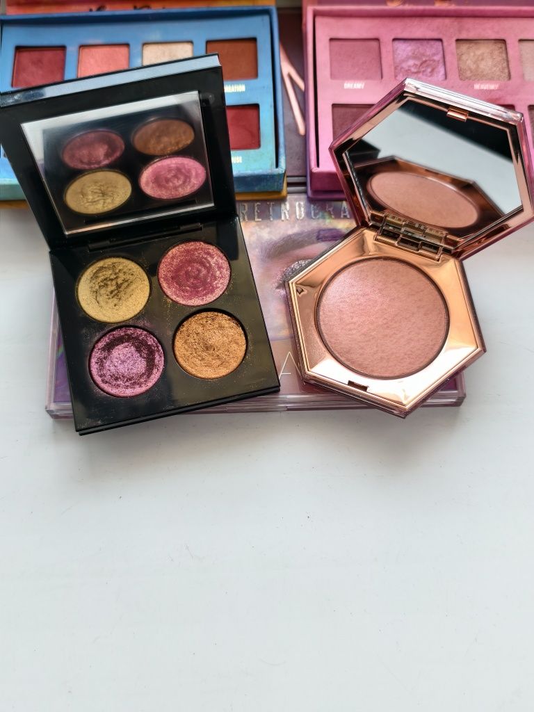 Тени Huda Beauty Rose Quarttz , Naughty, Mercury Retrograde