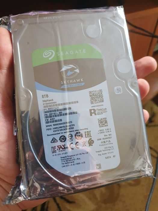 Продам новый HDD Seagate SkyHawk на 8TB