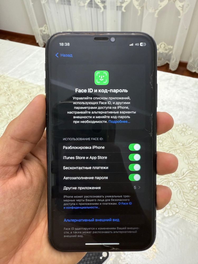 Iphone xr 128 гб Емкость 77%