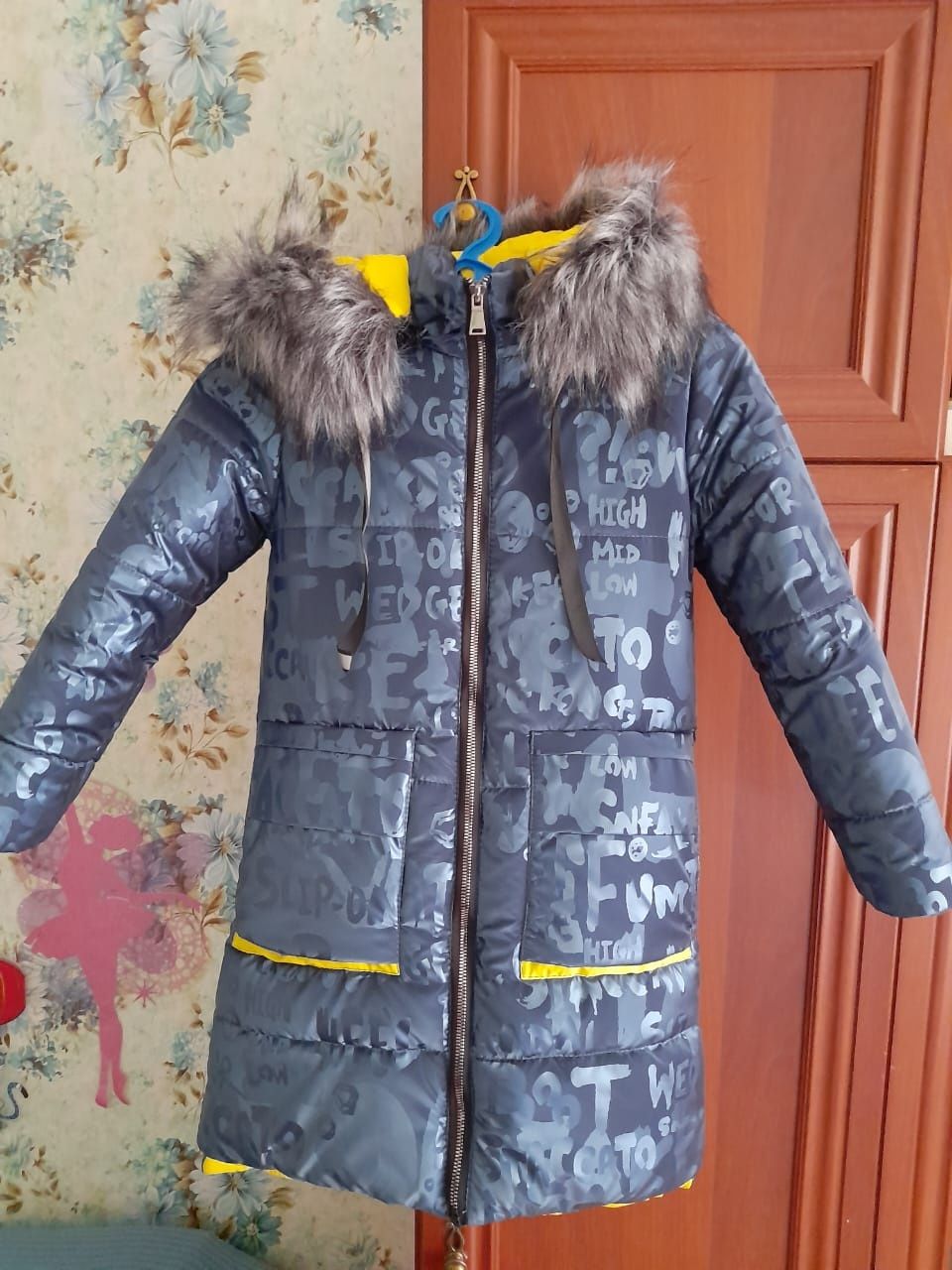 Продам пуховик для девочки