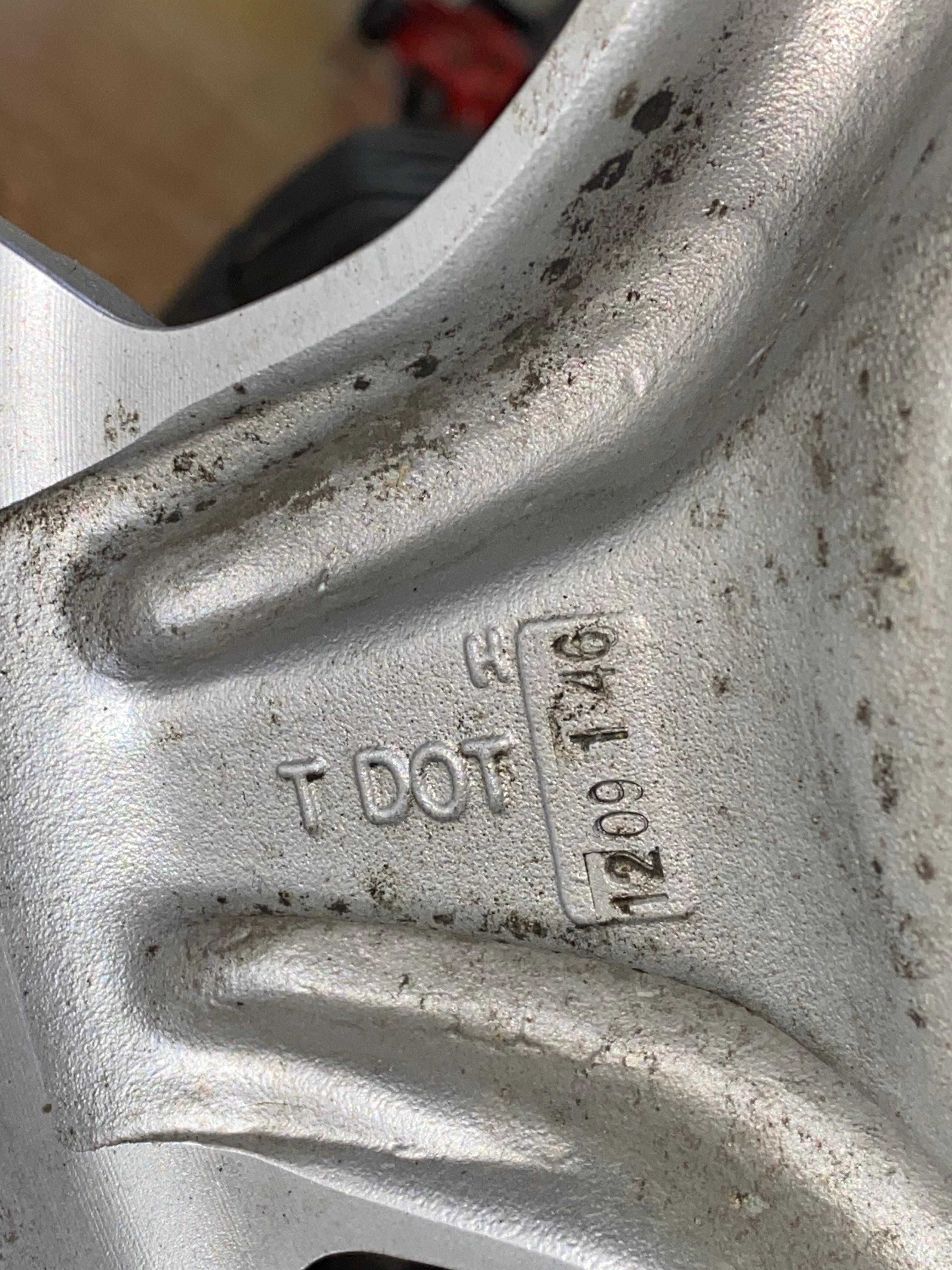 2 колеса в сборе Michelin 255/65/16, 6*139.7, ЦО 77