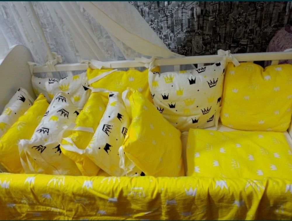 Продам манеж с маятником