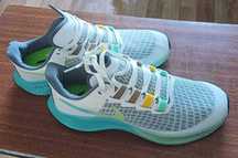Новые кроссовки NIKE