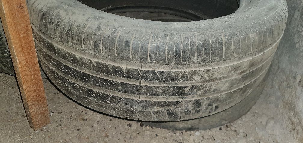 Продаётся резина 2 шт в идеальном состоянии 235/55/R19