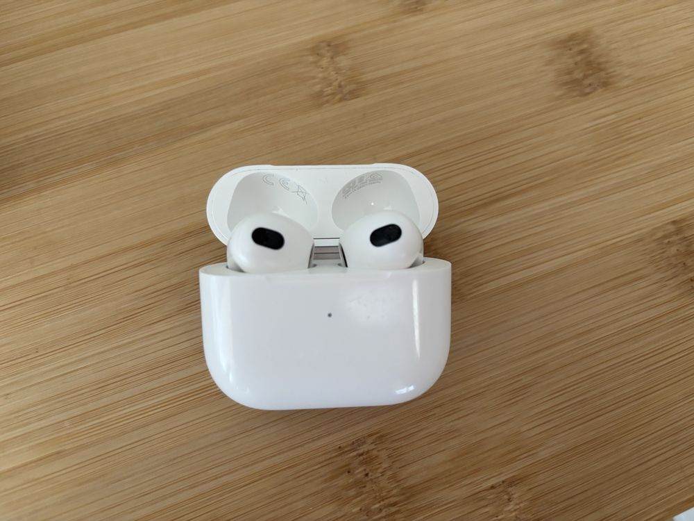 Apple AirPods 3 (оригинал) с коробкой и зарядным кабелем