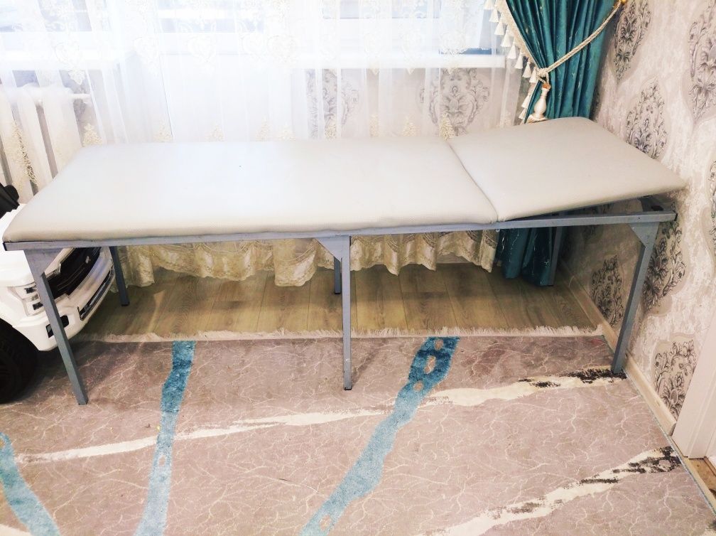 Продам кушетку в хорошем состояний