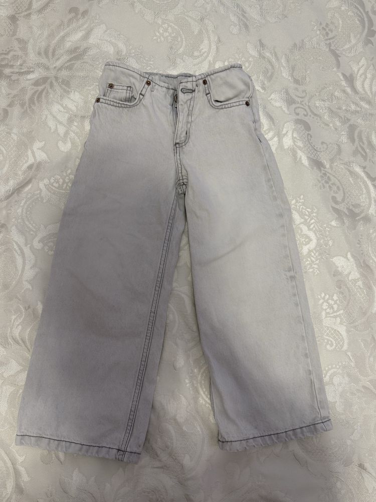 Джинсы и кофта от Zara