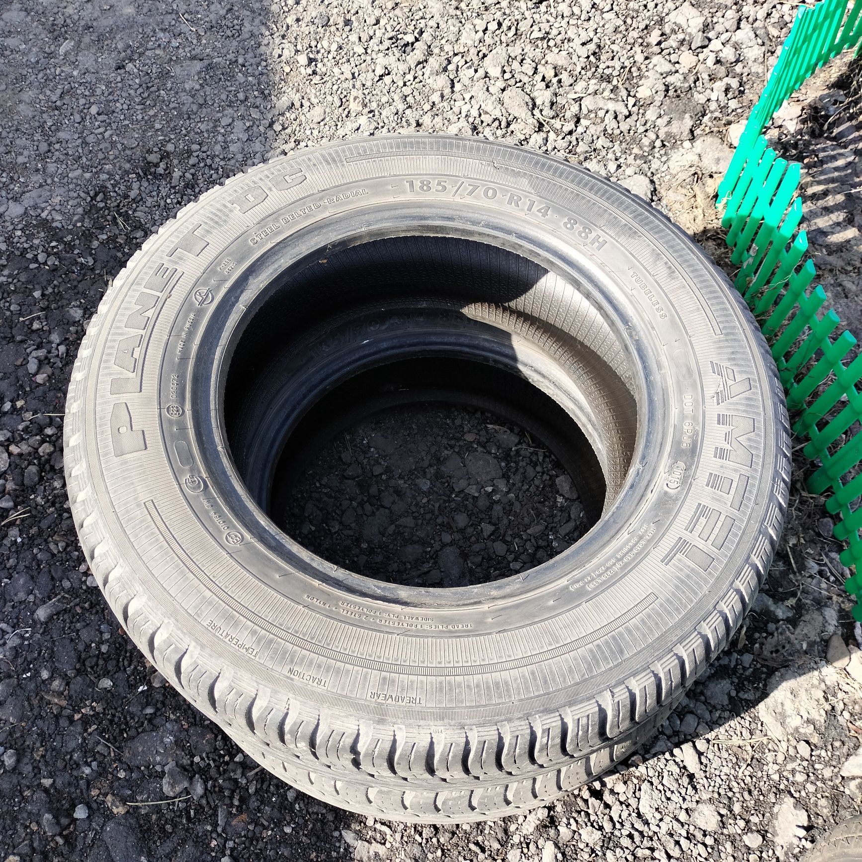 Продам три шины 185/65/r14
