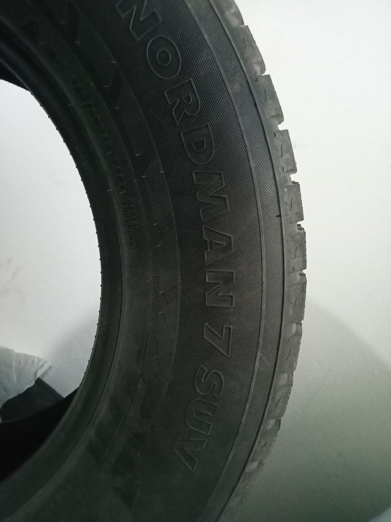Шины б/у шипованные 285/60/18 Nokian