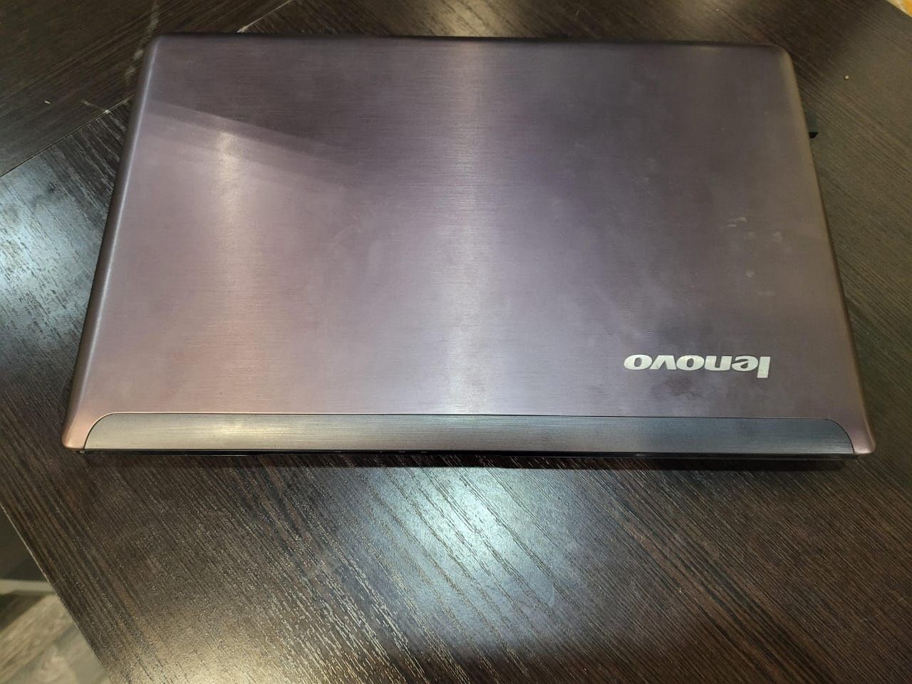 Продам ноутбук Lenovo core i7 сумка мышка в подарок