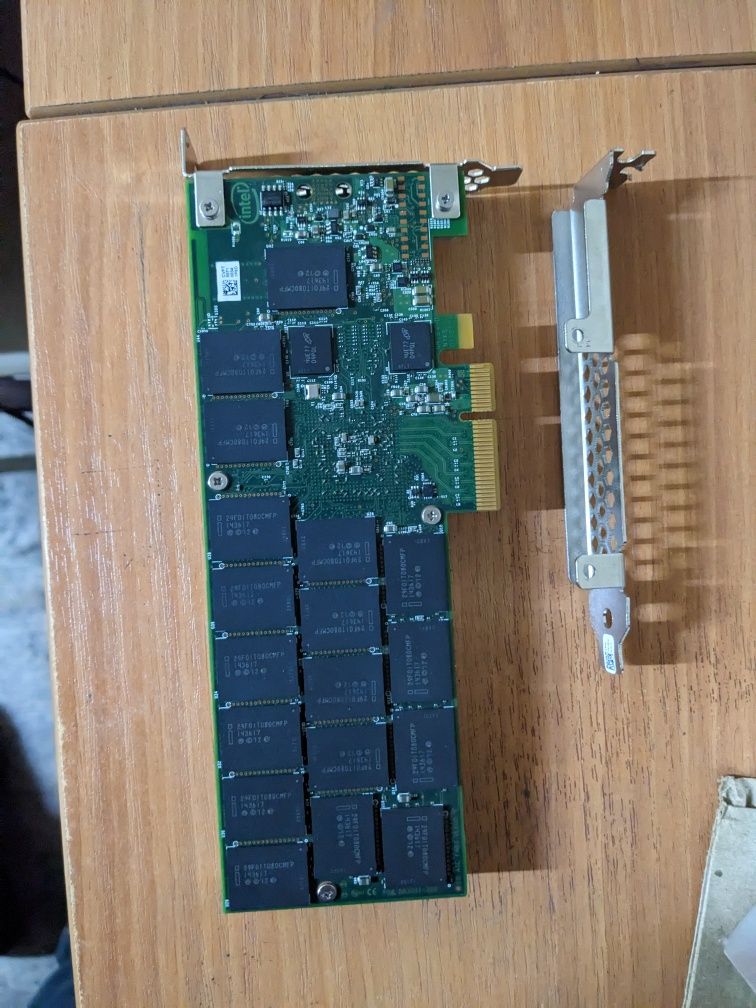 Intel DC P3700 1.6TB PCIE SSD