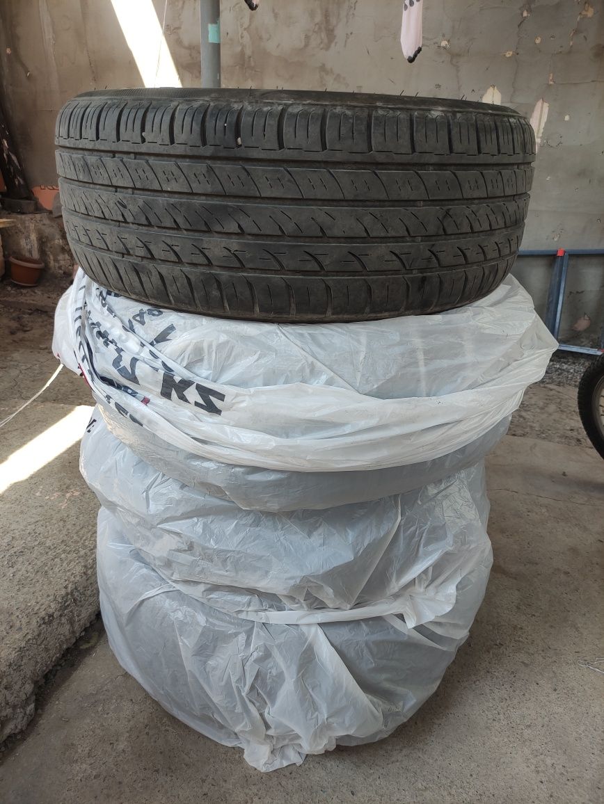 Продам шины 215/ 55 R 17