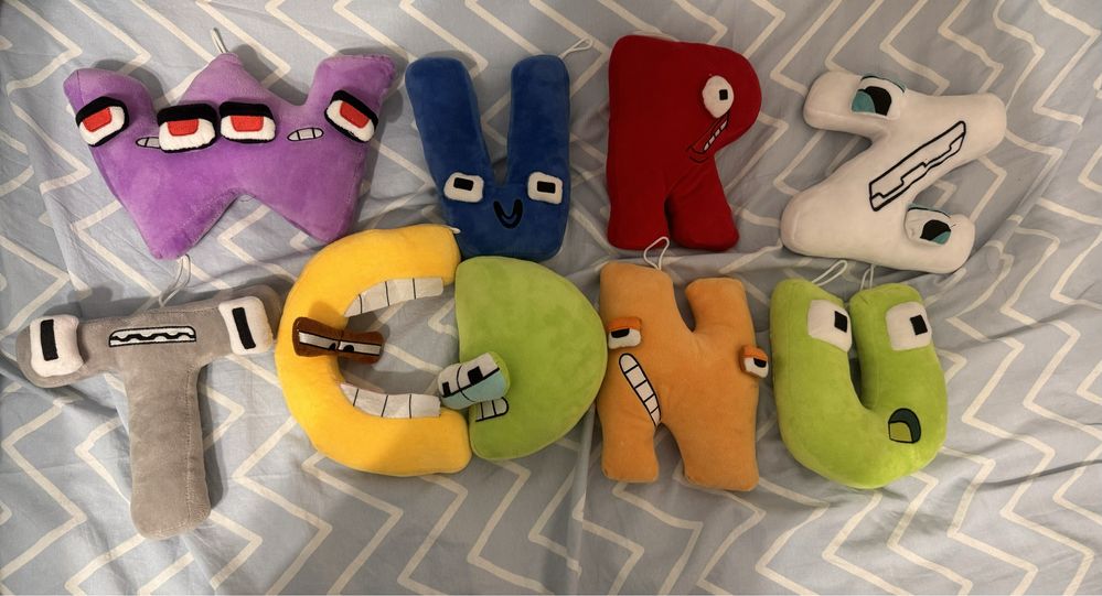 Продам игрушки из алфавита Lol и радужных друзей