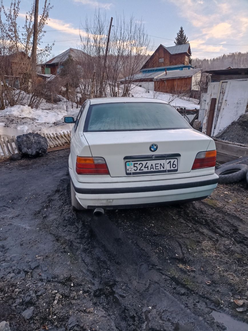 Продам машину БМВ 318 3серии