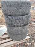 Продам б/у покрышки зимние R 18.