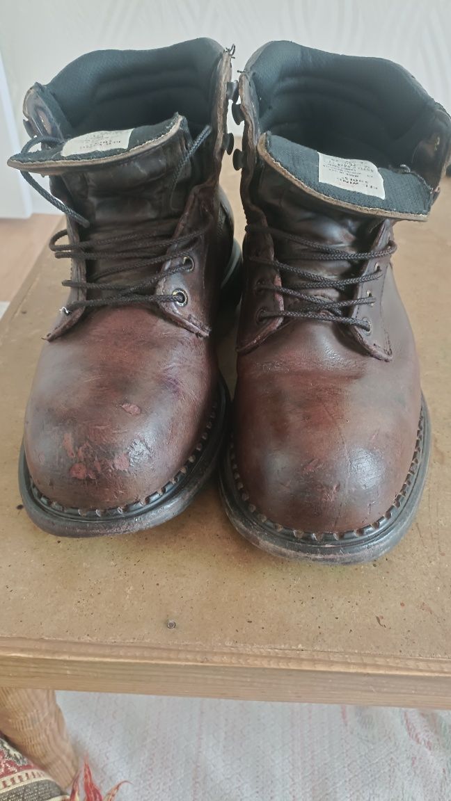 Продам спец ботинки производства США  Red Wing качества отличная