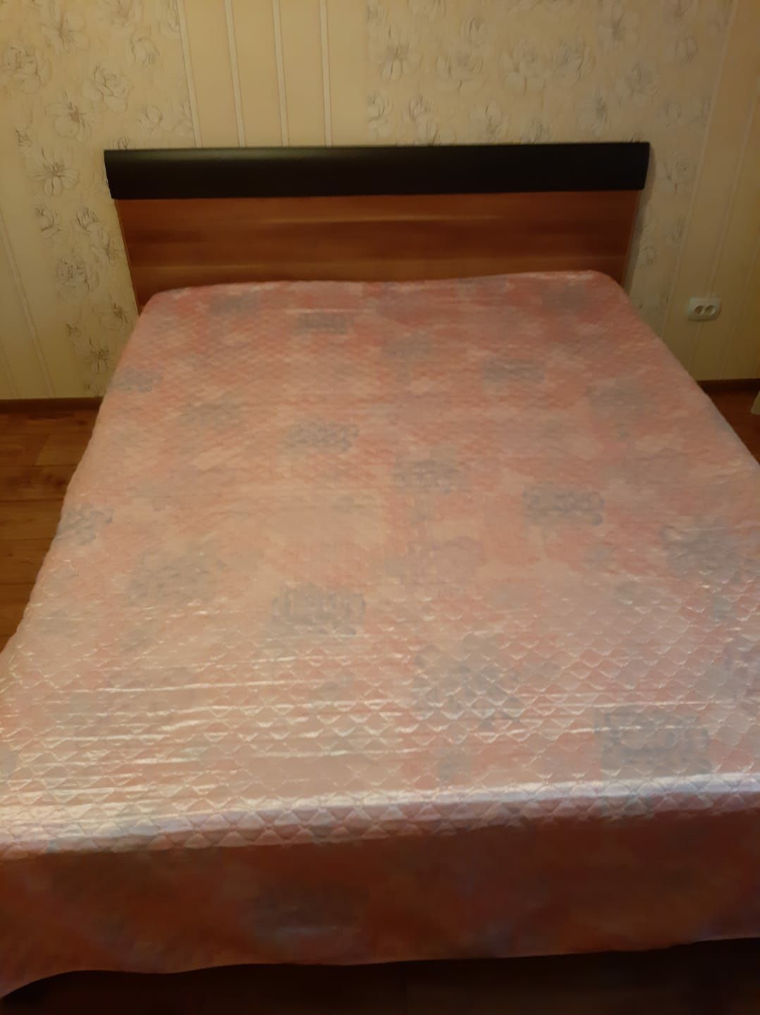 Продам спальный гарнитур