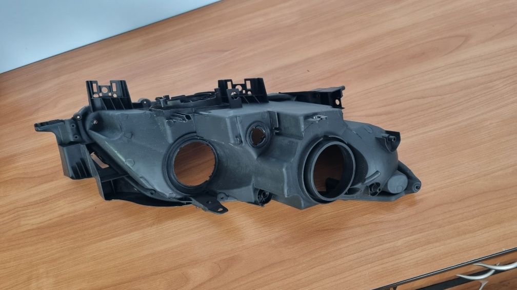 Продам/обменяю новые корпусы фар и стекла mazda cx7 пара